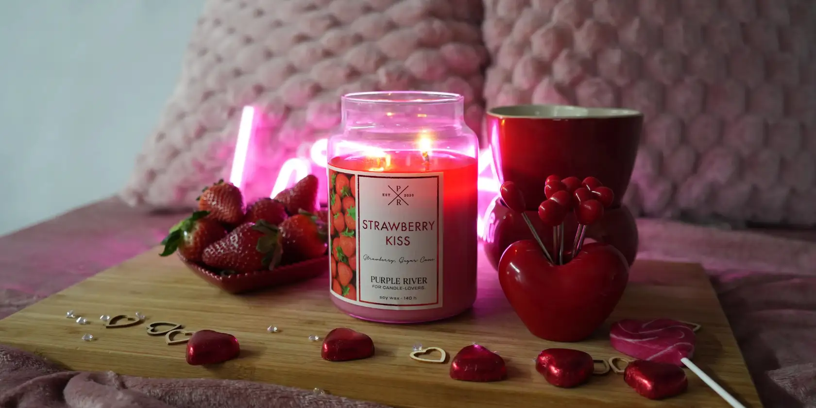 Vela grande de vidrio de soja para San Valentín de la marca Strawberry Kiss Purple River