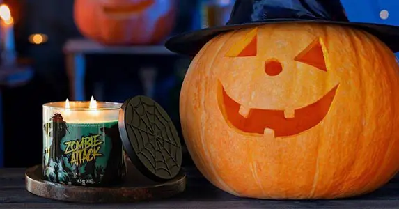 Decorazioni di Halloween e candele profumate uniche per quella notte spettrale...