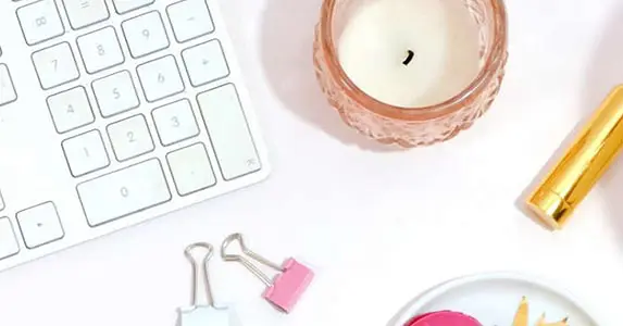 5 ways to burn a scented candle evenly and cleanly