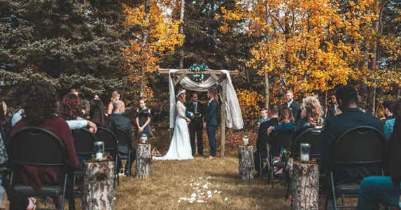 Wedding and reception in autumn? It's a unique atmosphere!