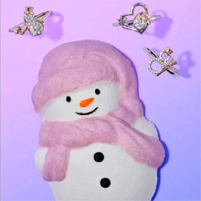 Badebombe mit Schmuck Ring Snowman Charmed Aroma 230 g