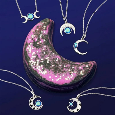 Badebombe mit Schmuck Halskette Mystic Moon Charmed Aroma