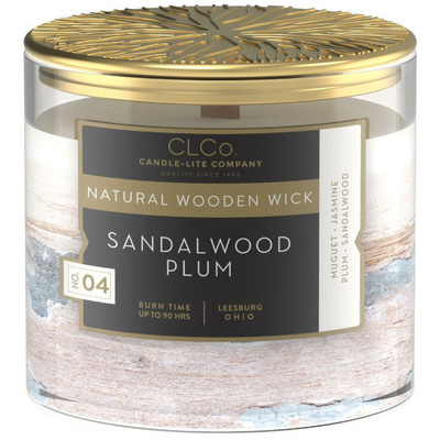 Geurkaars met een houten lont Sandalwood Plum Candle-lite