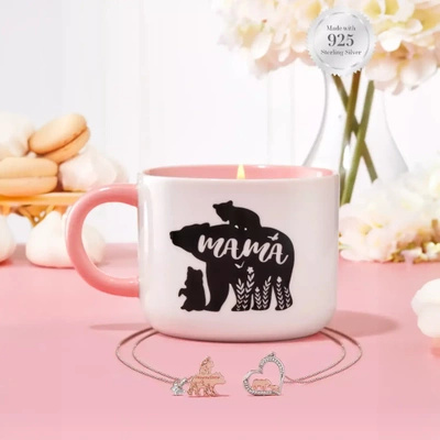 Duża świeca z biżuterią w kubku Naszyjnik Mama Bear Mug Prezent Dla Mamy Charmed Aroma 510 g