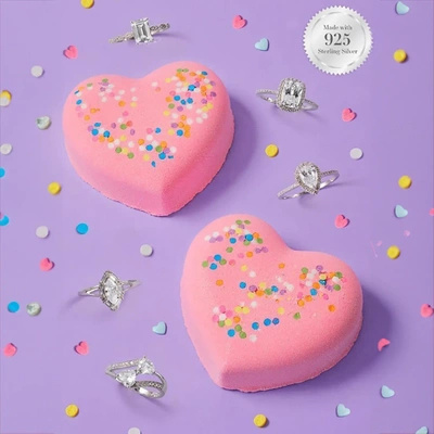 Charmed Aroma badbomb med smycken Heart Confetti - Ring