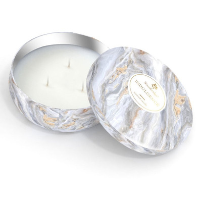 Duża marmurowa świeca zapachowa w metalowym puzderku z trzema knotami Indulgence Woodbridge Candle 470 g