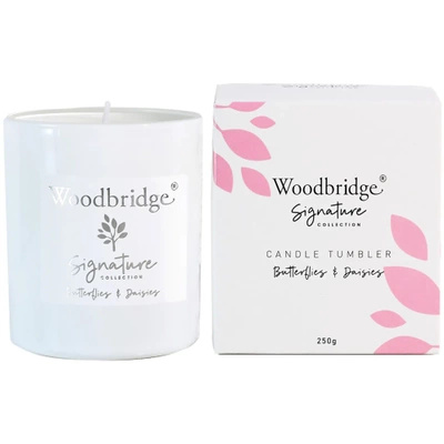 Dovanų žvakė kvepiantis gėlių Butterflies on Daisies 250 g Woodbridge